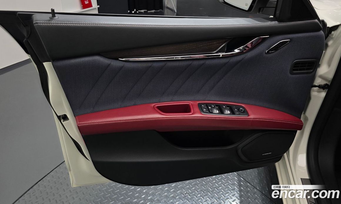 Maserati Quattroporte фото 25
