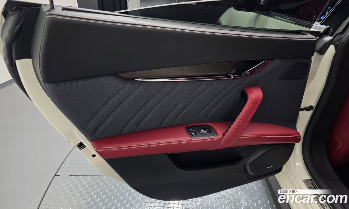 Maserati Quattroporte фото 26
