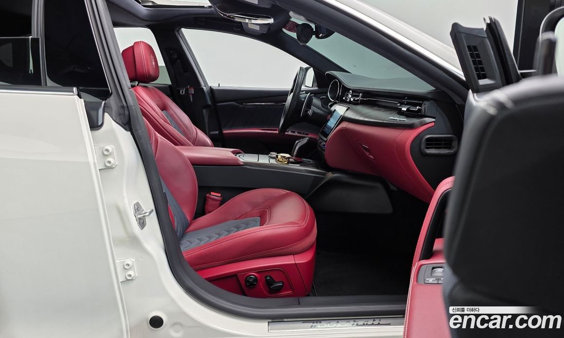 Maserati Quattroporte фото 27