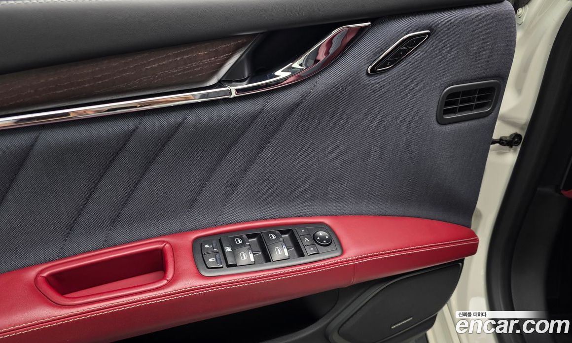 Maserati Quattroporte фото 30