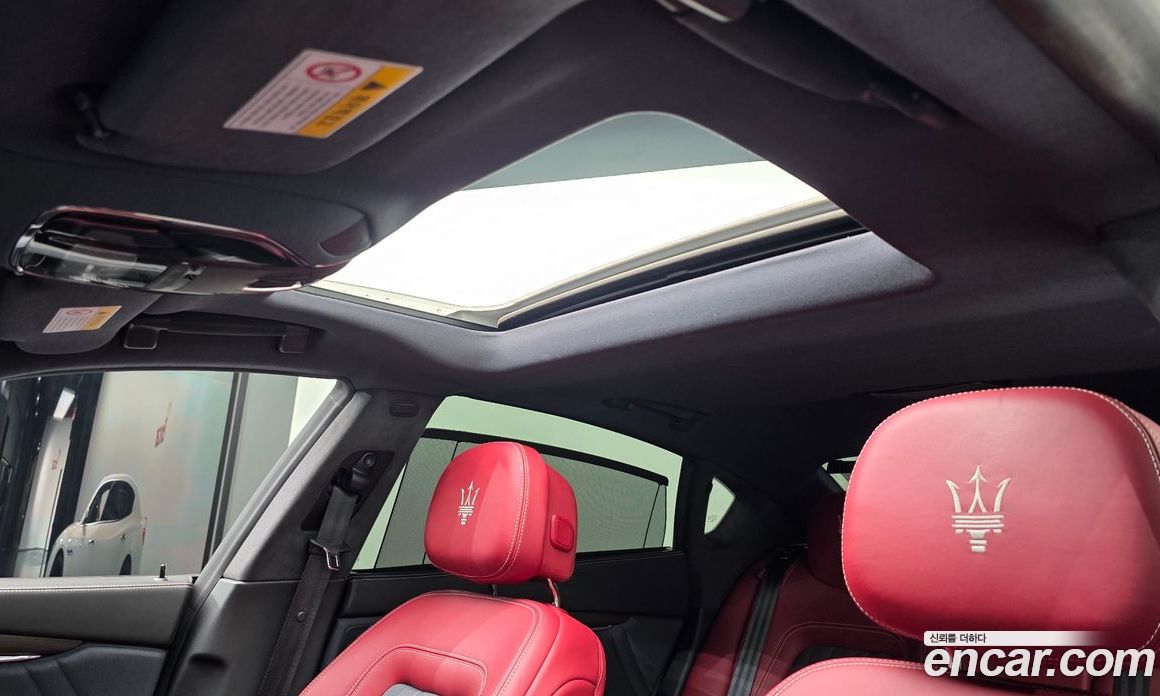 Maserati Quattroporte фото 32