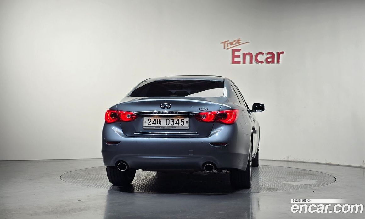 Infiniti Q50 фото 3