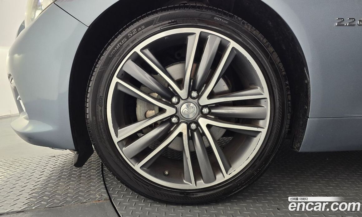 Infiniti Q50 фото 4