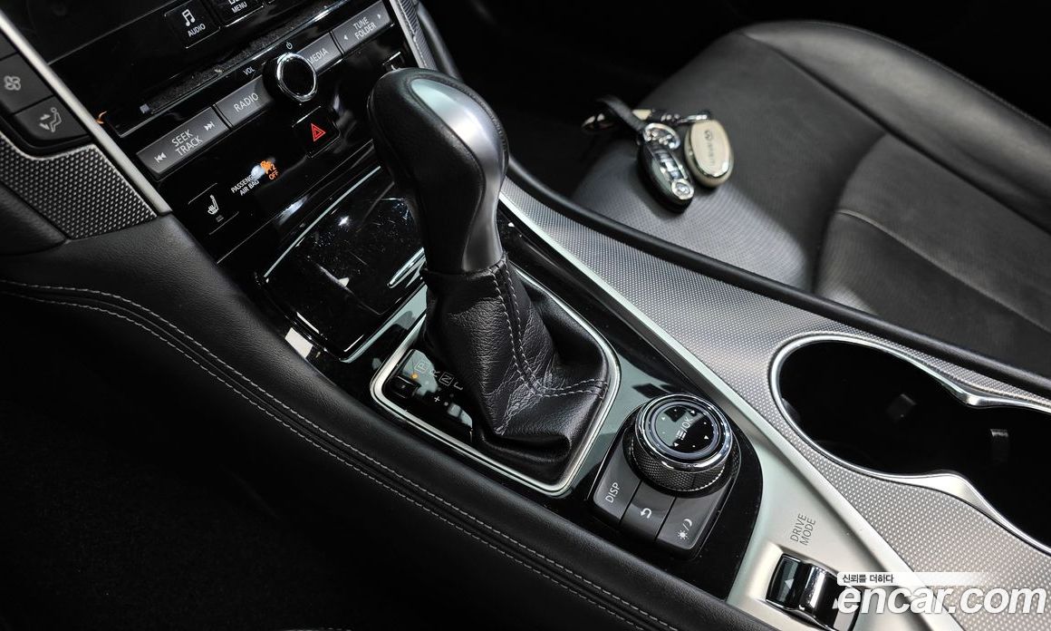 Infiniti Q50 фото 8