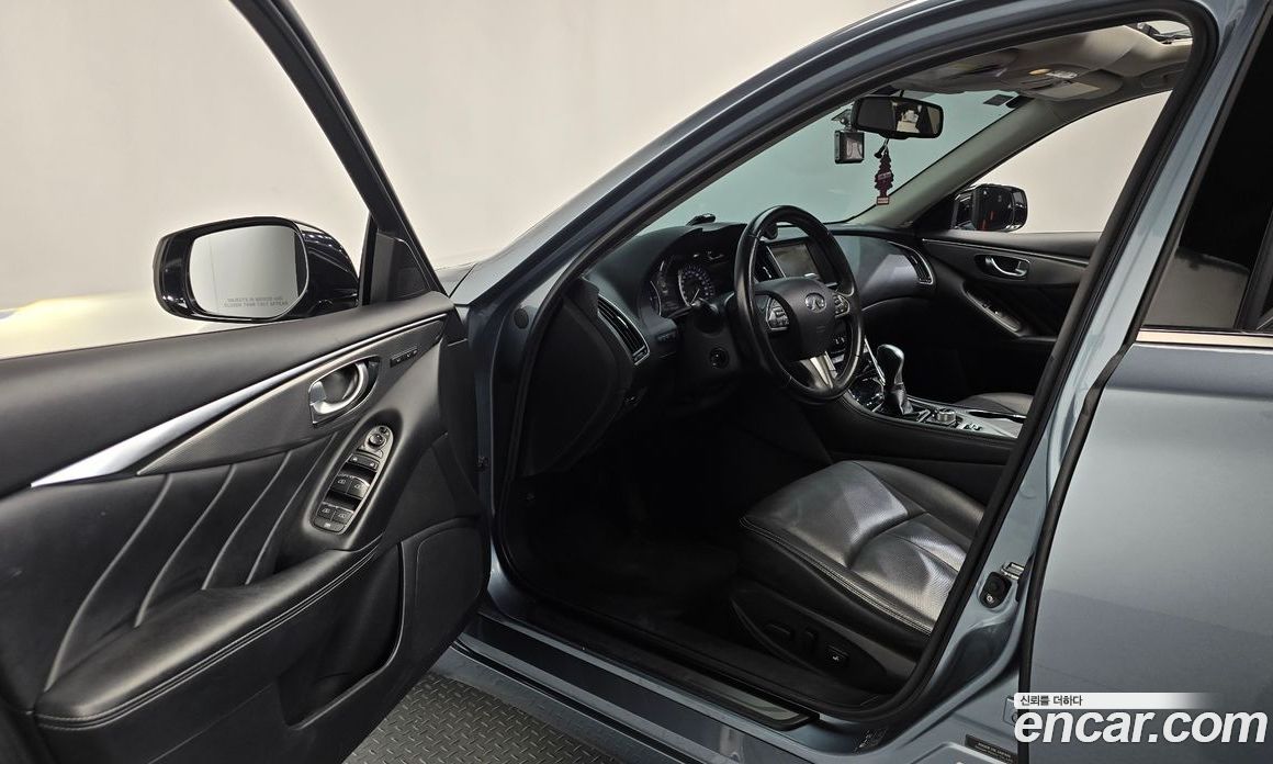Infiniti Q50 фото 9