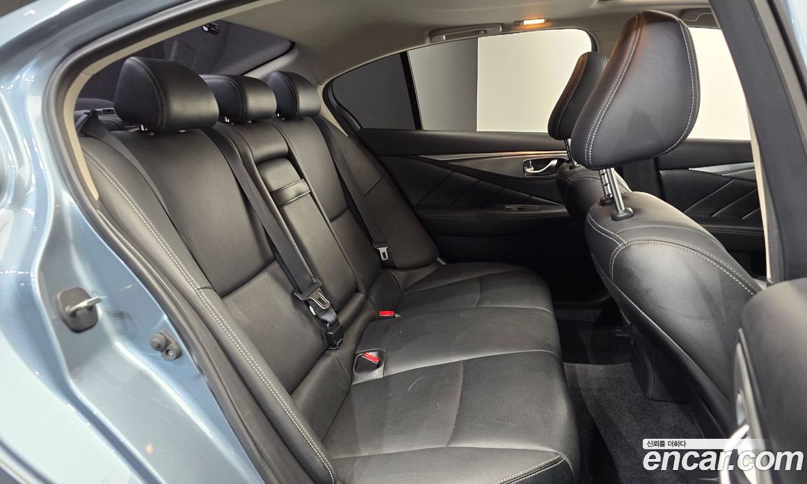 Infiniti Q50 фото 10