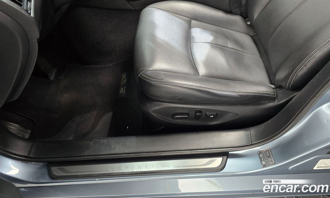 Infiniti Q50 фото 30