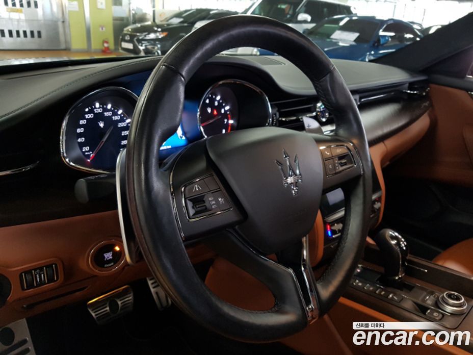 Maserati Quattroporte фото 11