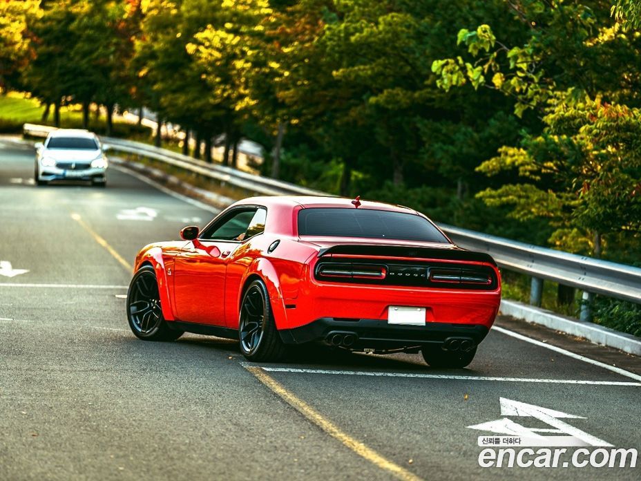 Dodge Challenger фото 2