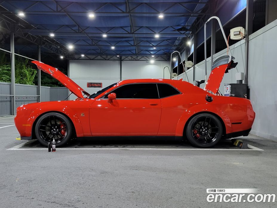 Dodge Challenger фото 13
