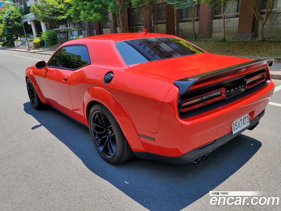 Dodge Challenger фото 15