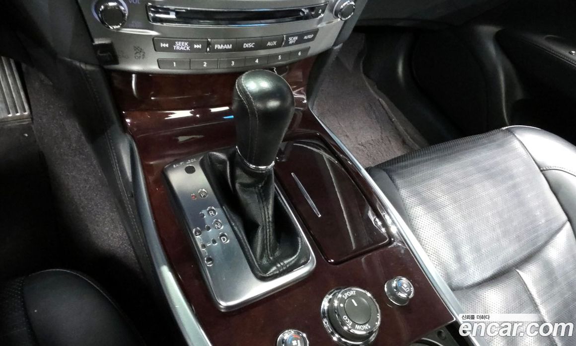 Infiniti M56 фото 9