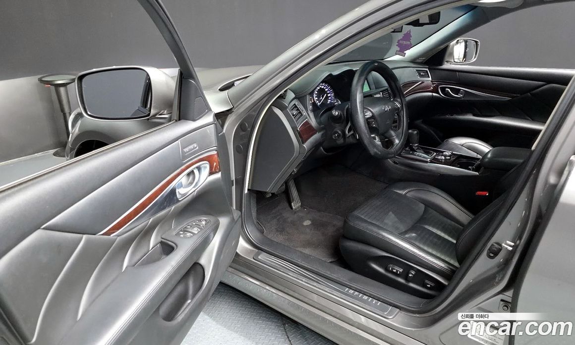 Infiniti M56 фото 10