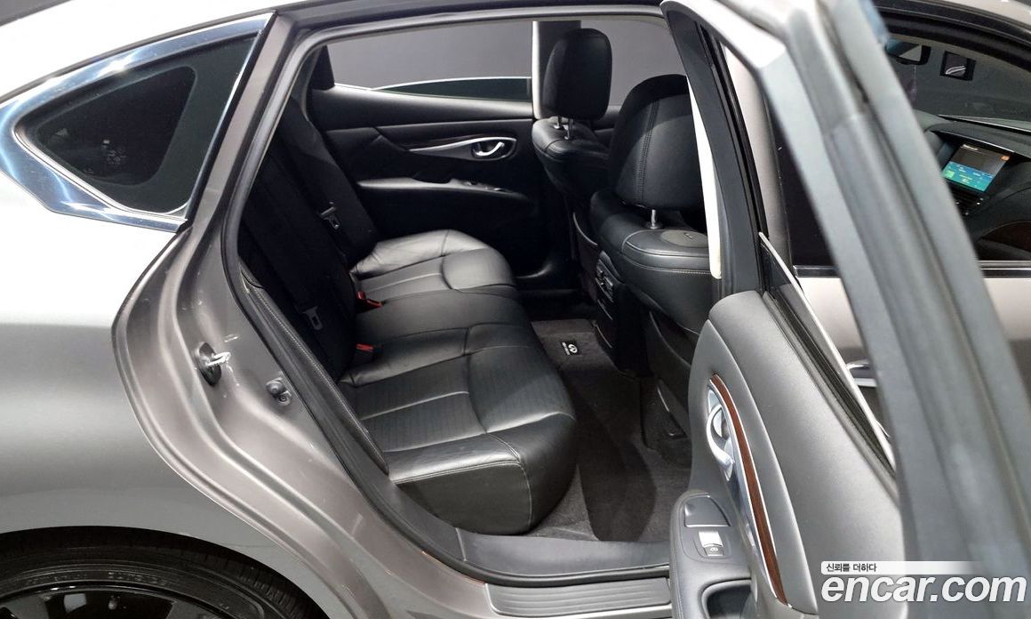 Infiniti M56 фото 12