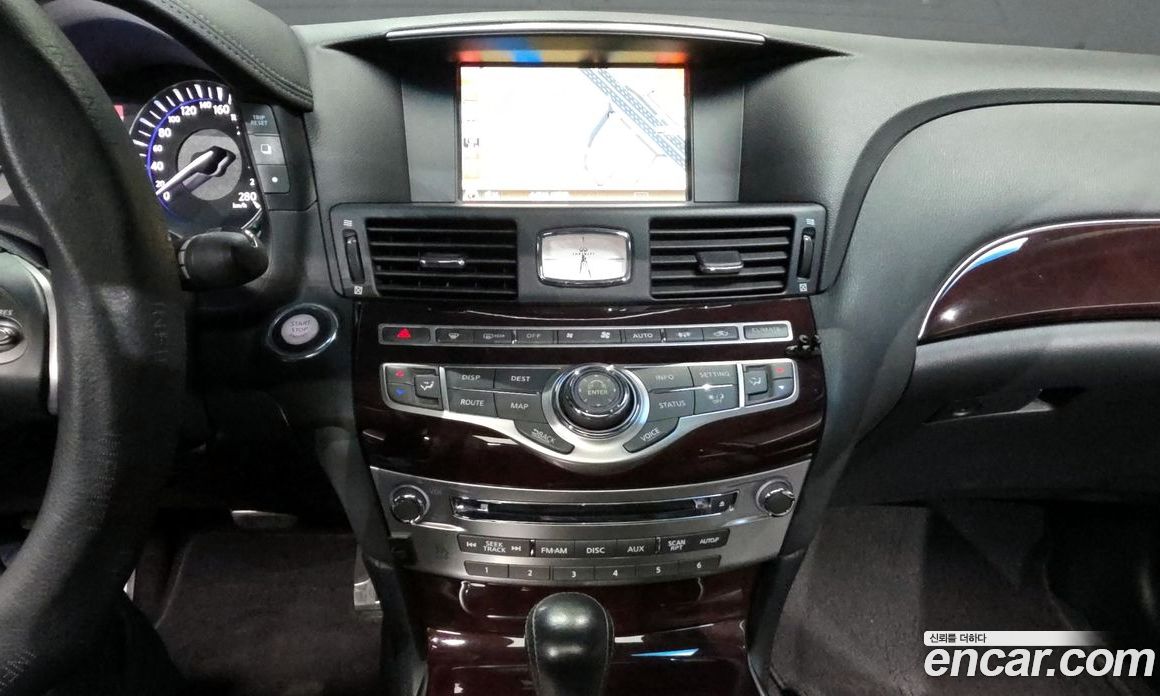 Infiniti M56 фото 14