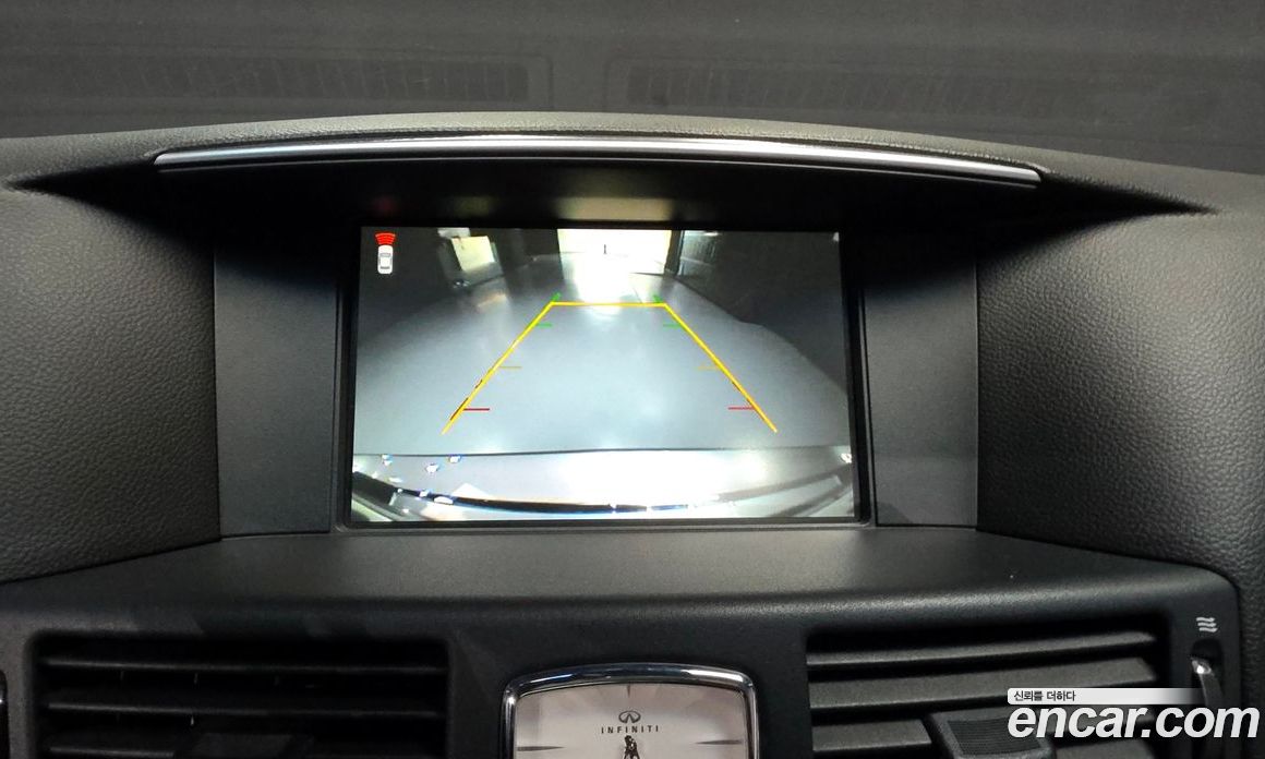 Infiniti M56 фото 15