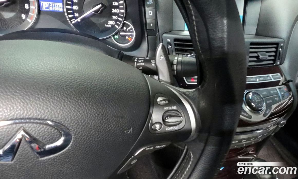 Infiniti M56 фото 17