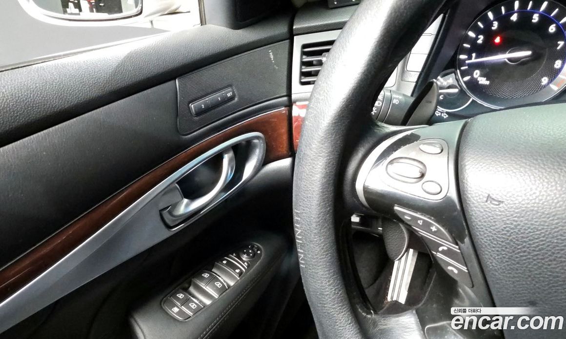 Infiniti M56 фото 18