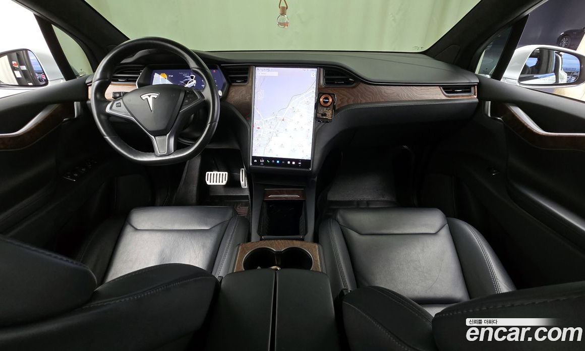 Tesla Model X фото 7