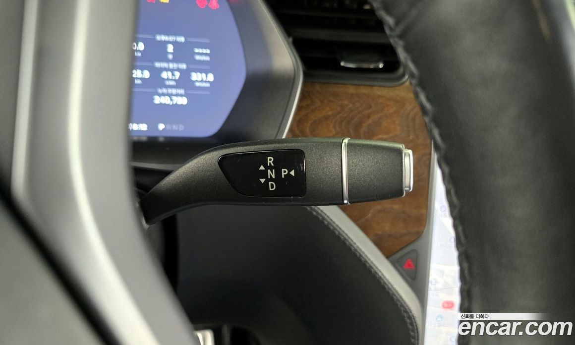 Tesla Model X фото 9