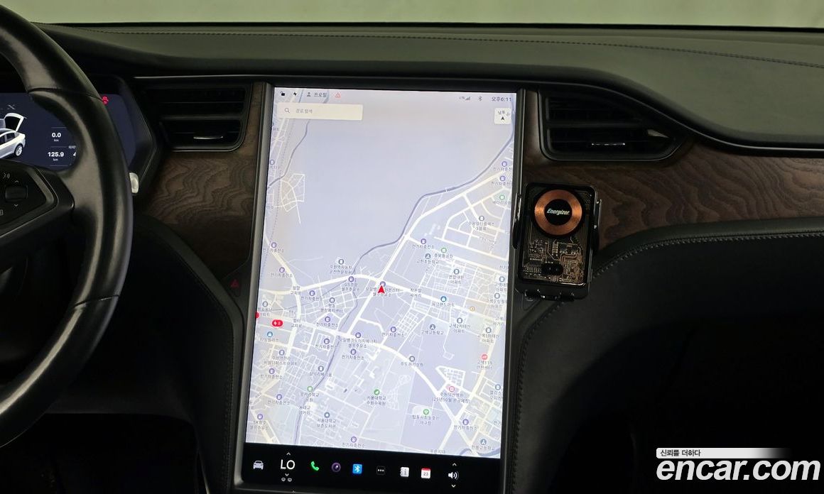 Tesla Model X фото 14