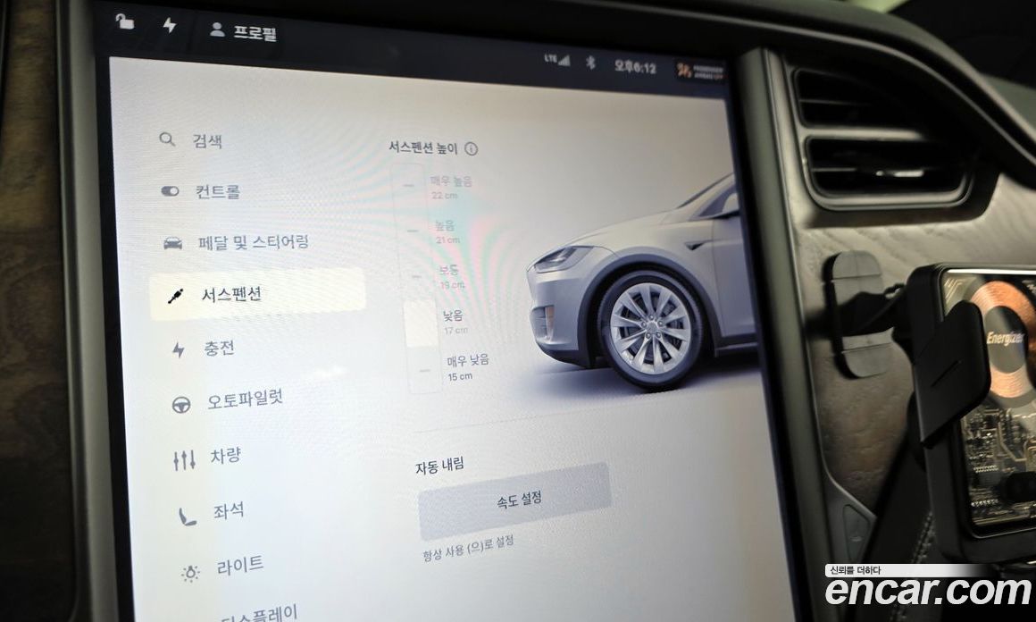 Tesla Model X фото 18