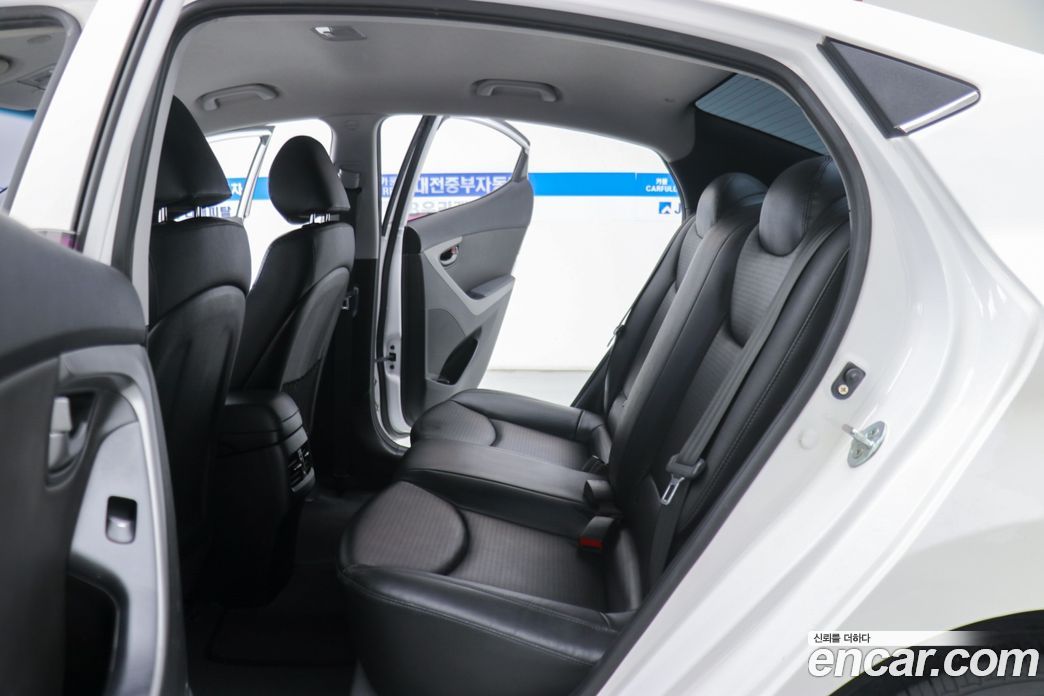 Hyundai The New Avante фото 9