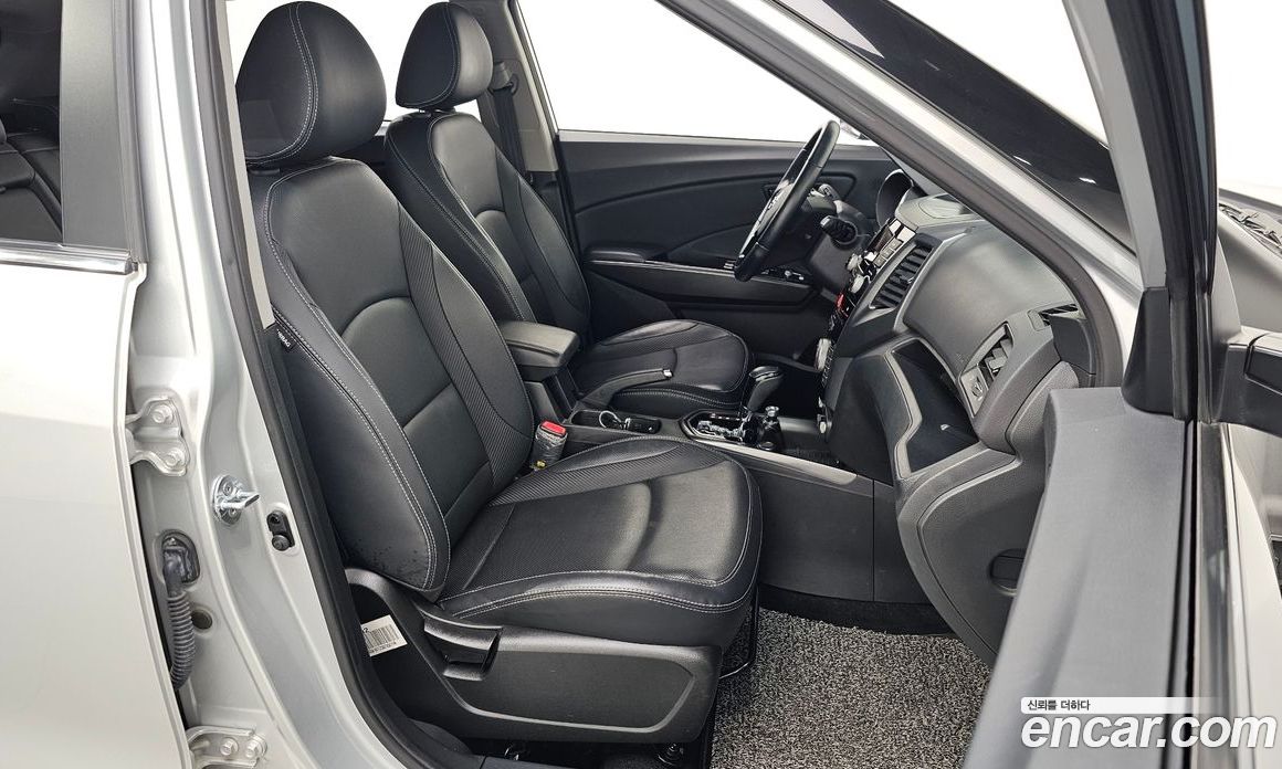 SsangYong (KG Mobility) Tivoli фото 12
