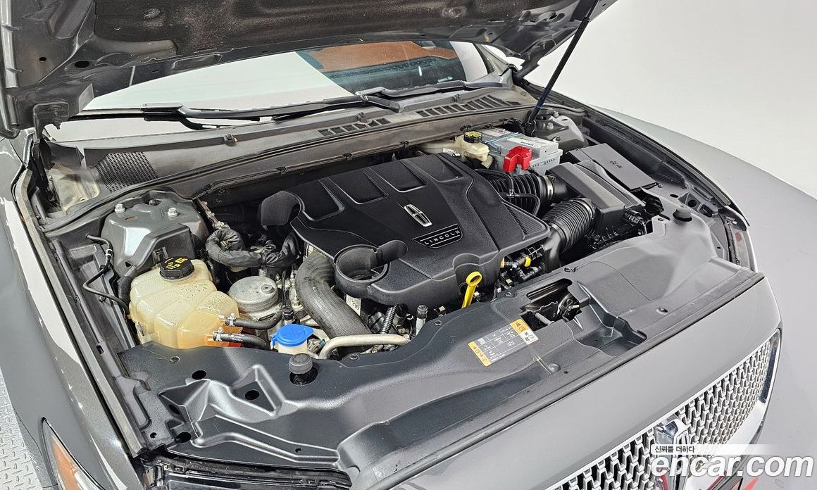 Lincoln Continental 10th Gen фото 6