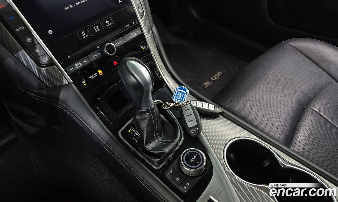 Infiniti Q50 фото 9