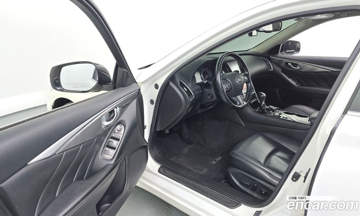 Infiniti Q50 фото 10