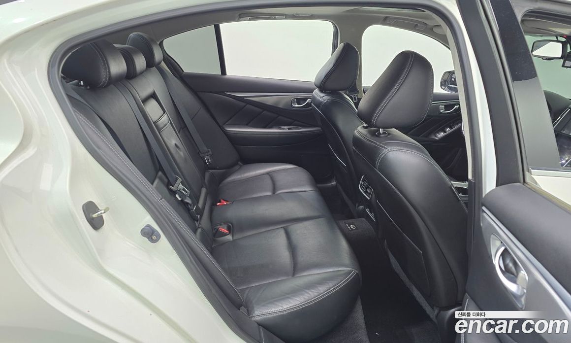 Infiniti Q50 фото 12