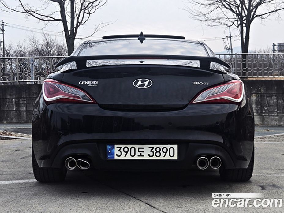 Hyundai Genesis Coupe фото 4