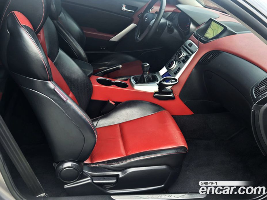 Hyundai Genesis Coupe фото 10