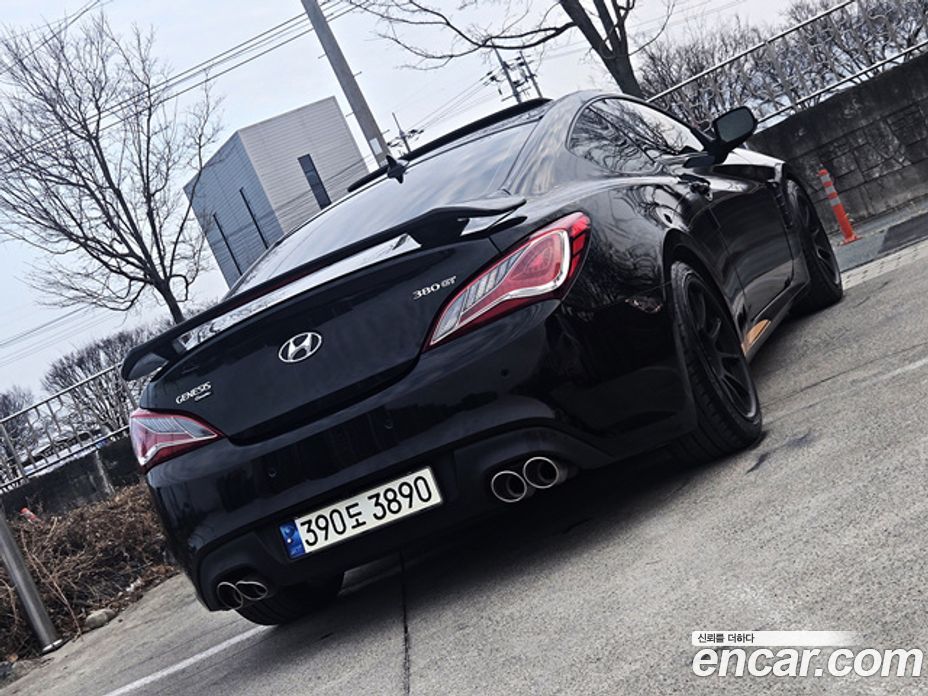 Hyundai Genesis Coupe фото 12