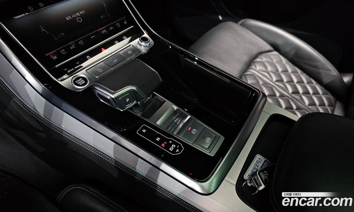 Audi Q7 (4M) фото 9