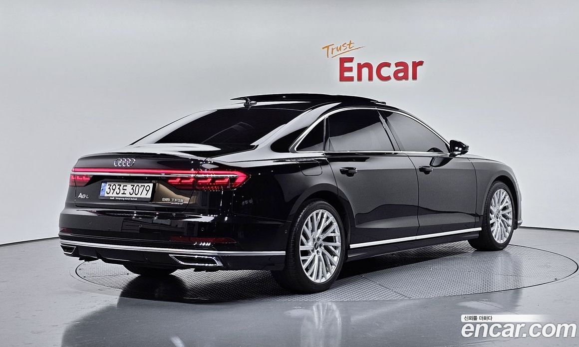 Audi A8 (D5) фото 2