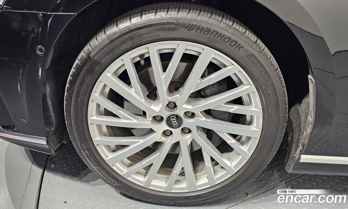 Audi A8 (D5) фото 5
