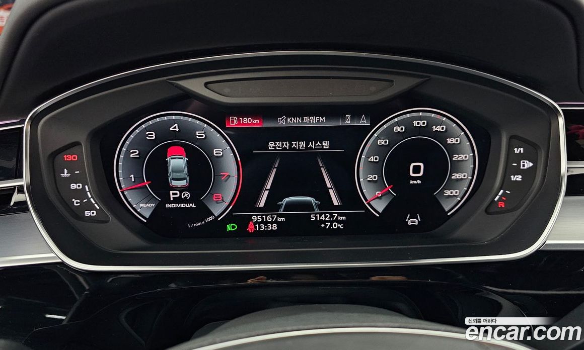 Audi A8 (D5) фото 8
