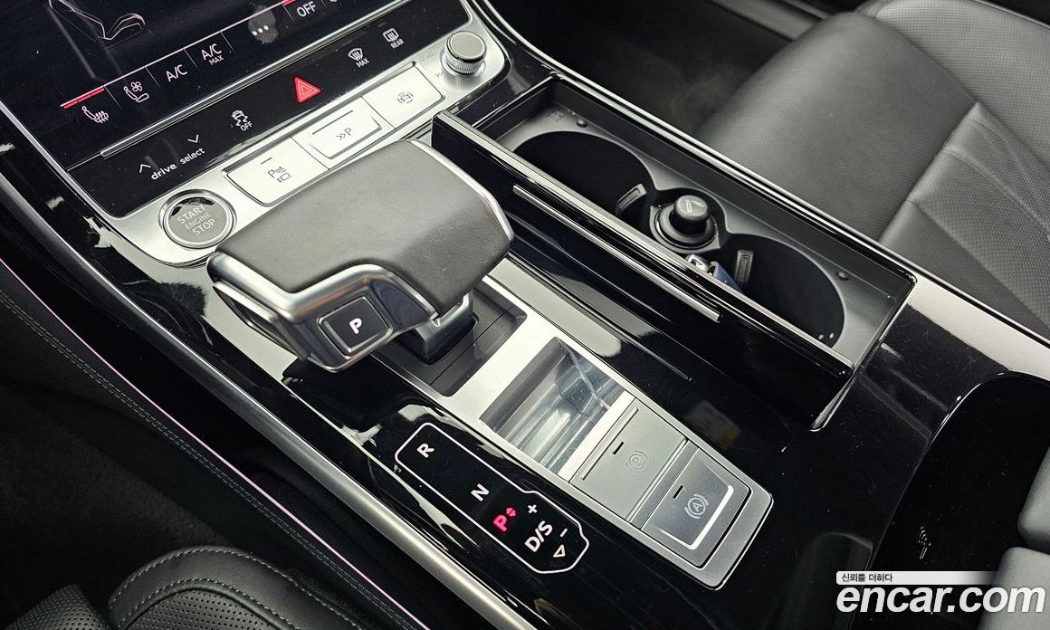 Audi A8 (D5) фото 9