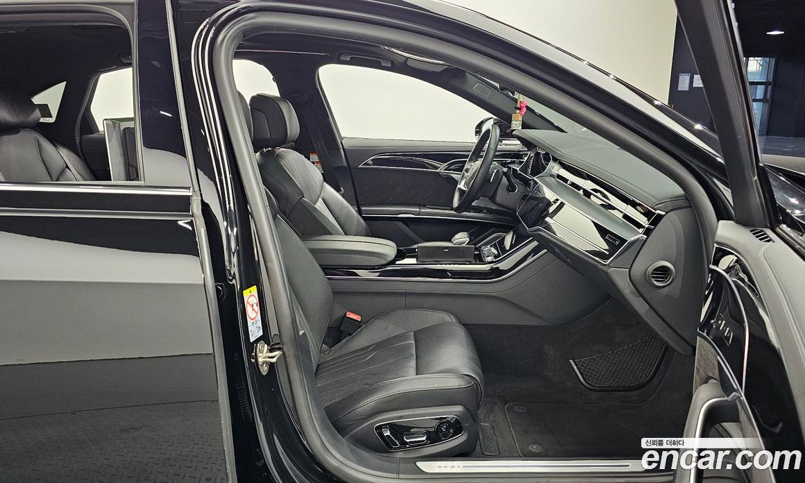 Audi A8 (D5) фото 10
