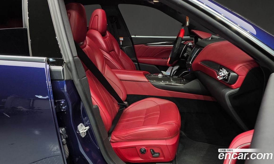 Maserati Levante фото 10