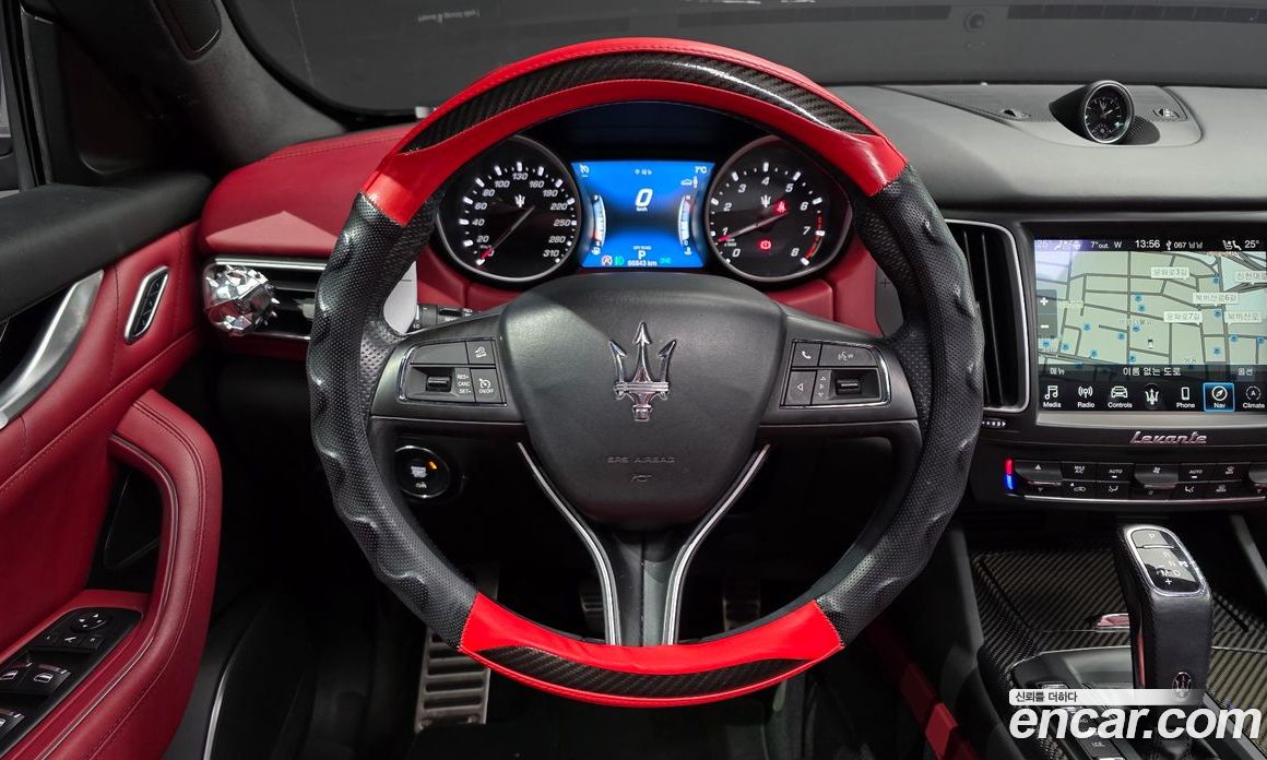 Maserati Levante фото 13