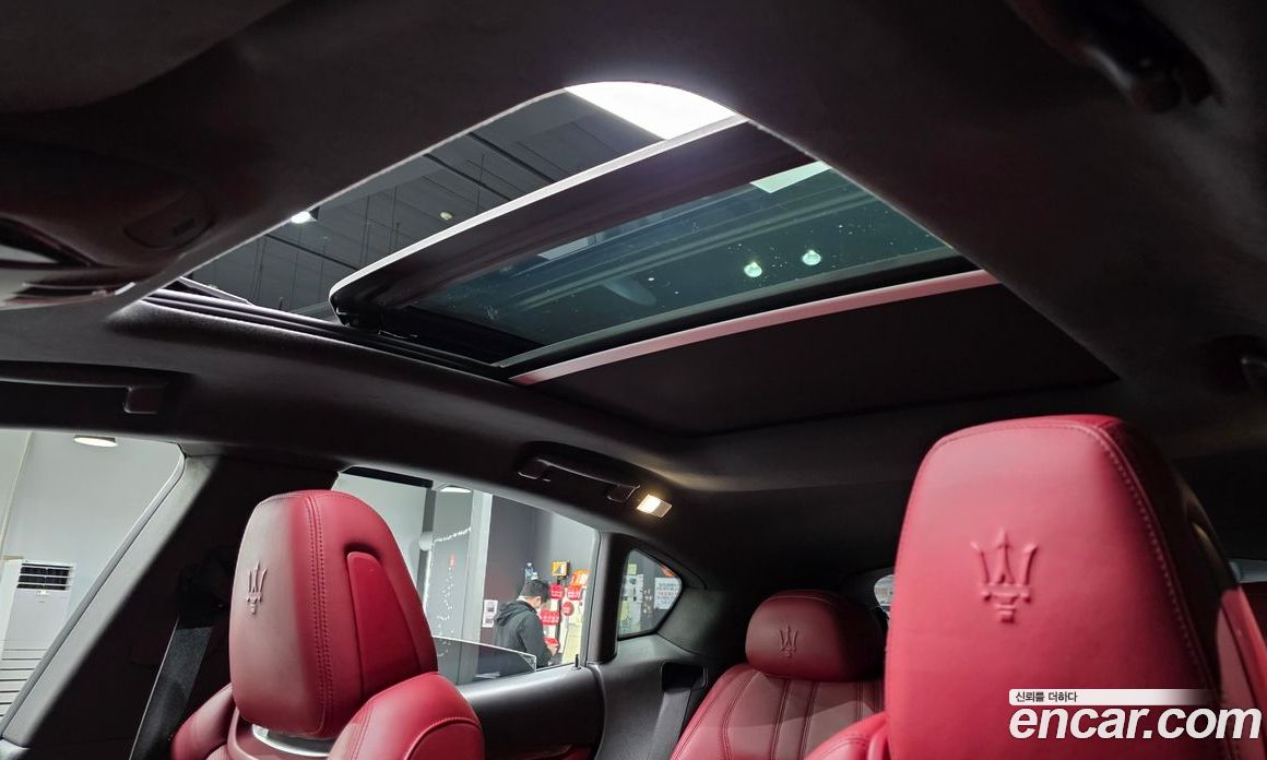Maserati Levante фото 15