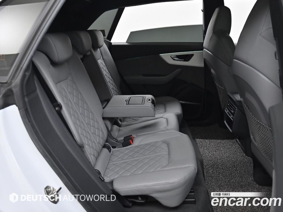 Audi Q8 (4M) фото 12