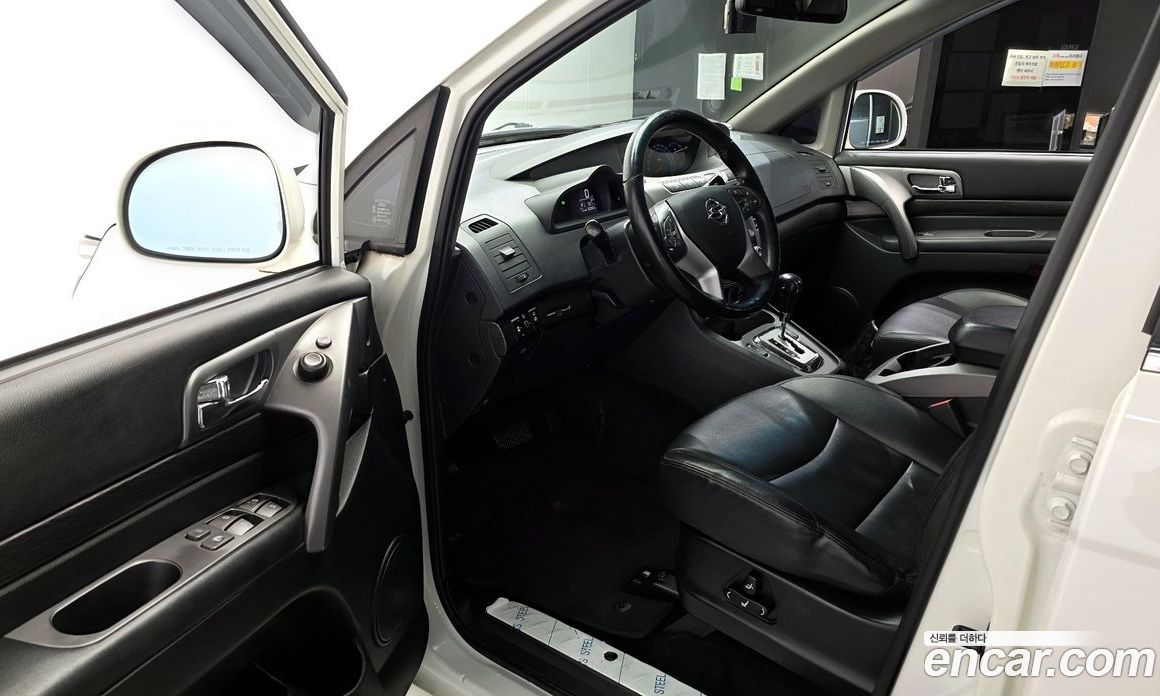 SsangYong (KG Mobility) Korando Turismo фото 10