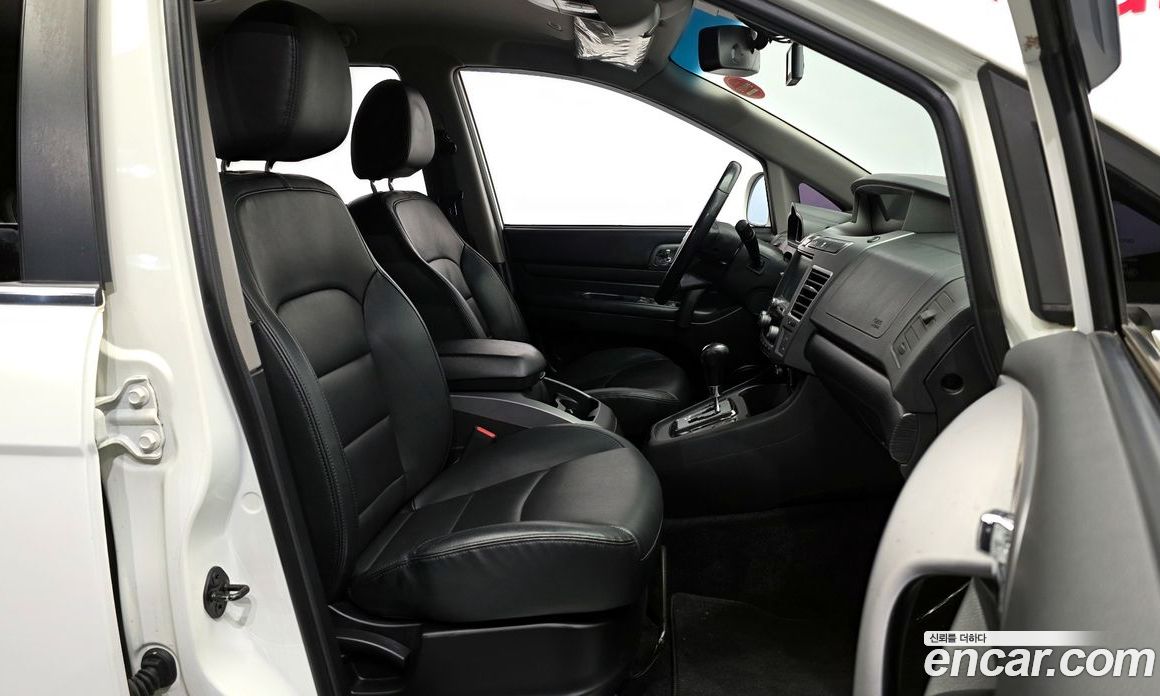 SsangYong (KG Mobility) Korando Turismo фото 11