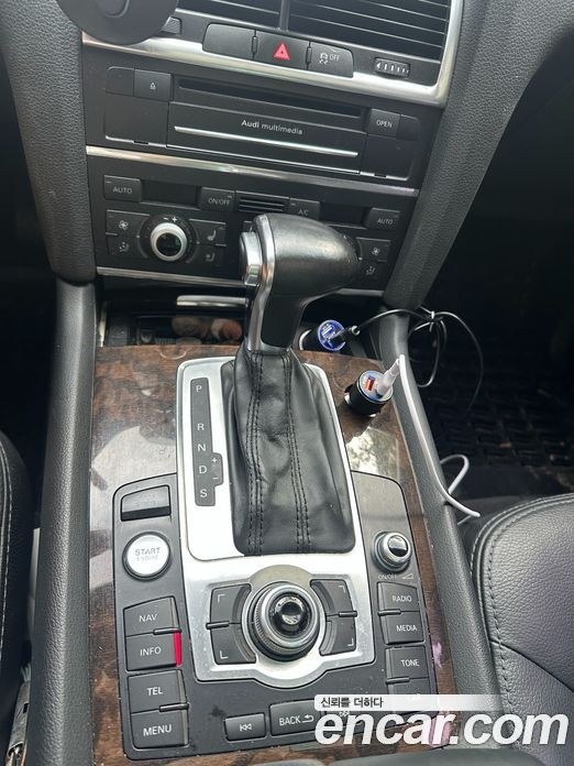 Audi Q7 фото 9