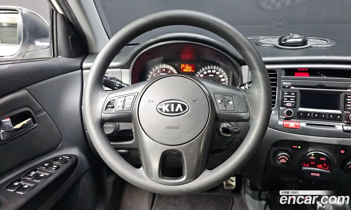 Kia Pride фото 11