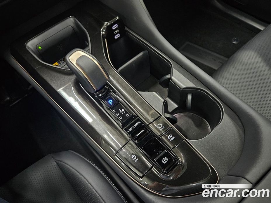 Toyota Crown Crossover фото 9